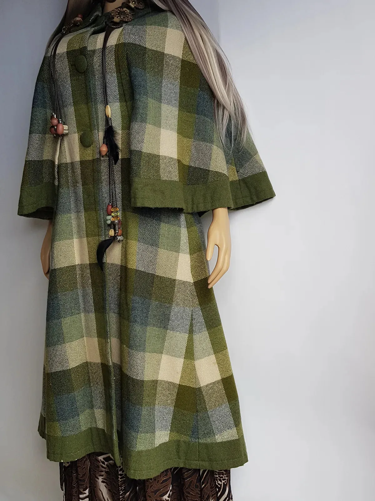 1950s Exceptional 100% Wool Coat / Cape in Knockout Green Tones - full length - button front & fully lined