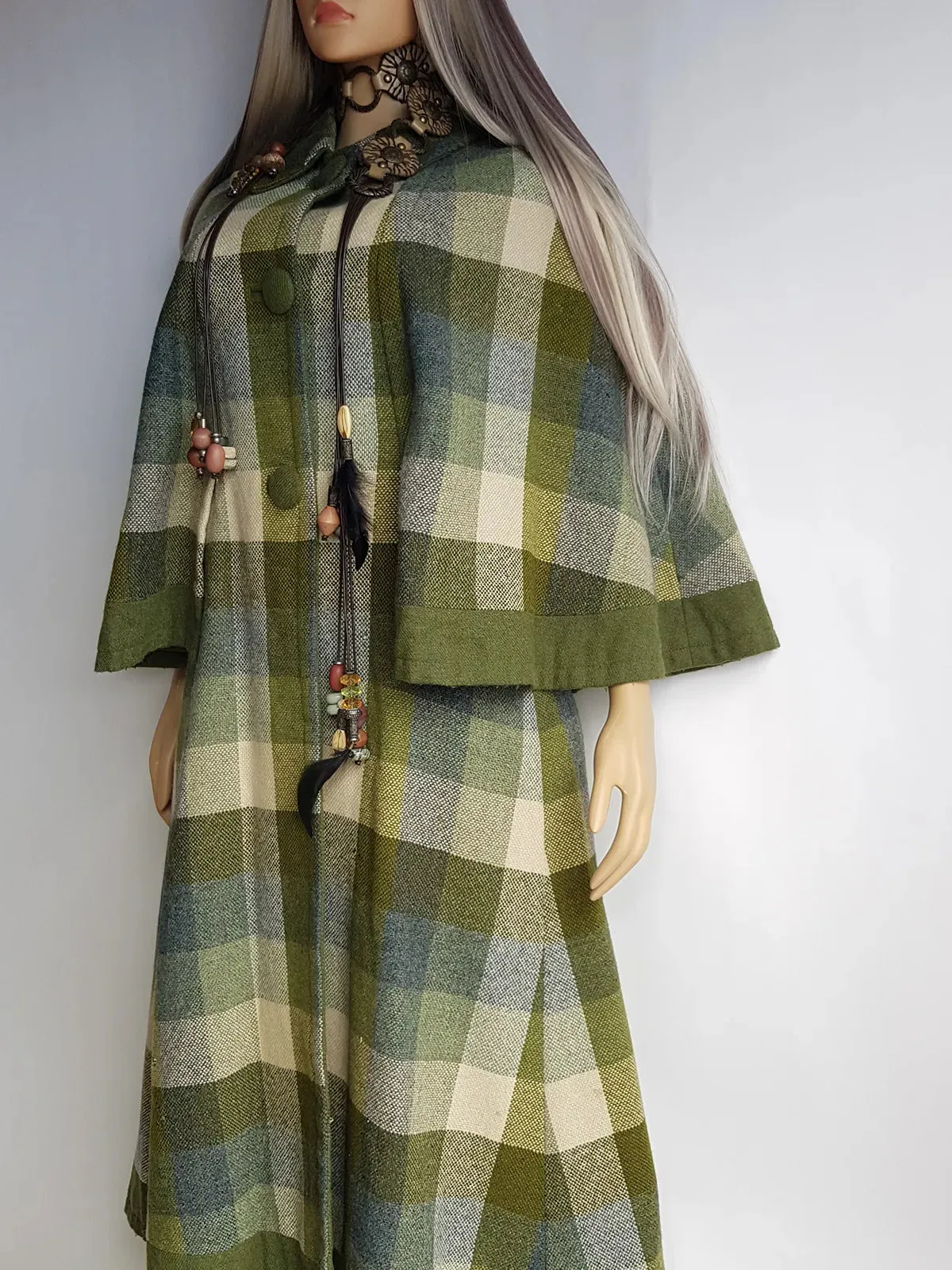 1950s Exceptional 100% Wool Coat / Cape in Knockout Green Tones - full length - button front & fully lined