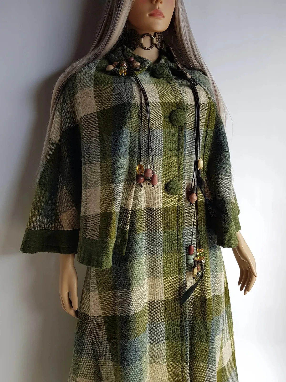 1950s Exceptional 100% Wool Coat / Cape in Knockout Green Tones - full length - button front & fully lined