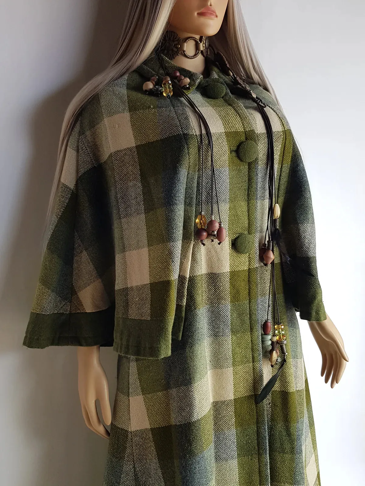 1950s Exceptional 100% Wool Coat / Cape in Knockout Green Tones - full length - button front & fully lined