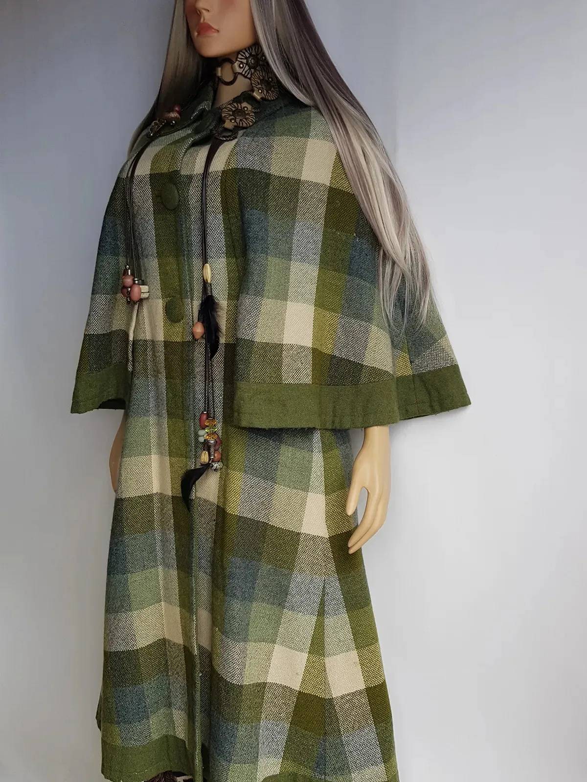 1950s Exceptional 100% Wool Coat / Cape in Knockout Green Tones - full length - button front & fully lined