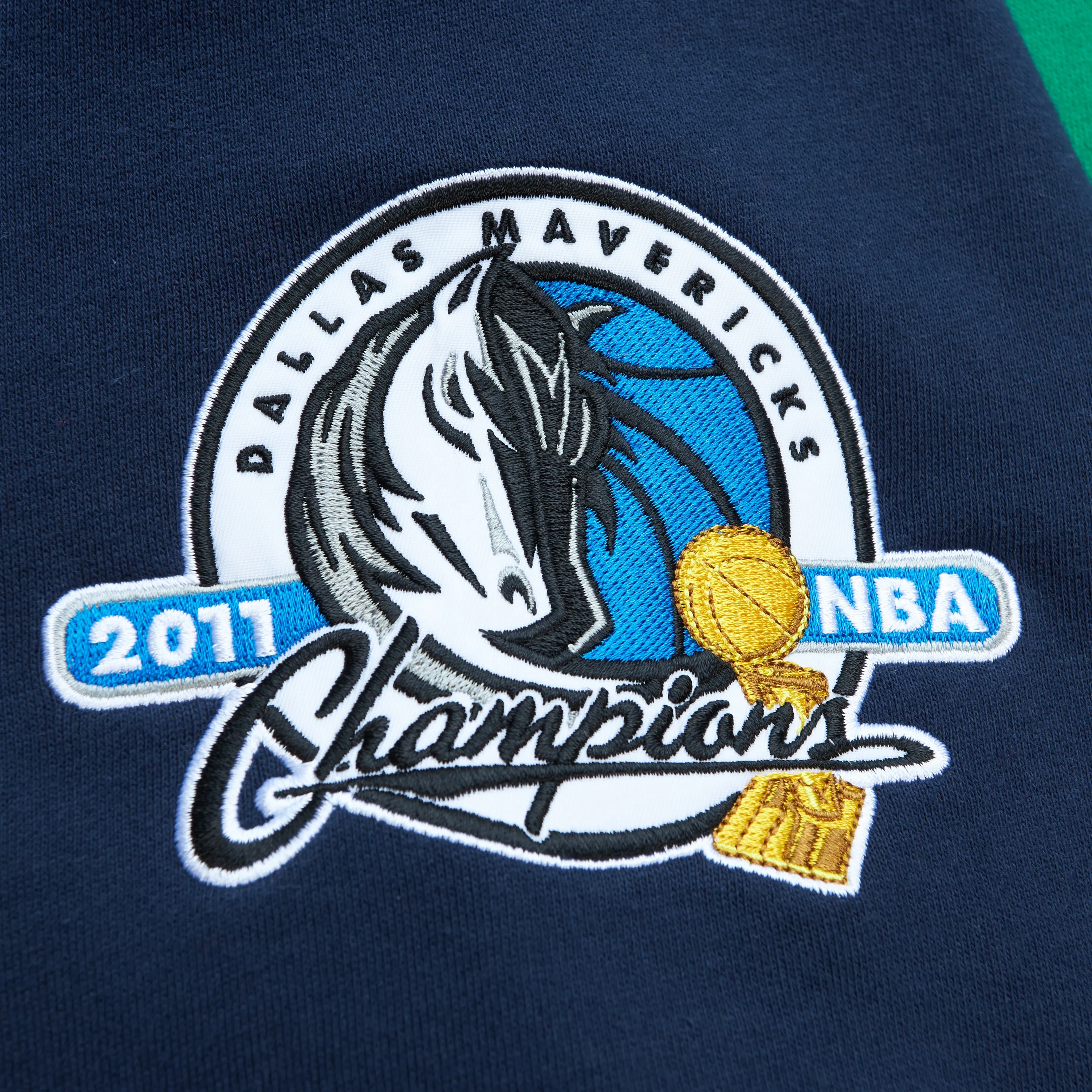 DALLAS MAVERICKS MITCHELL & NESS HARDWOOD CLASSIC CREWNECK SWEATSHIRT