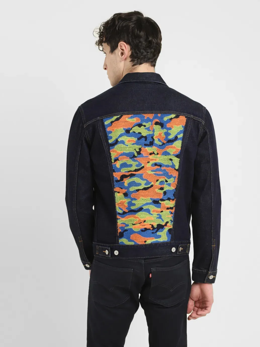 Men's Embroidered Spread Collar Denim Jacket